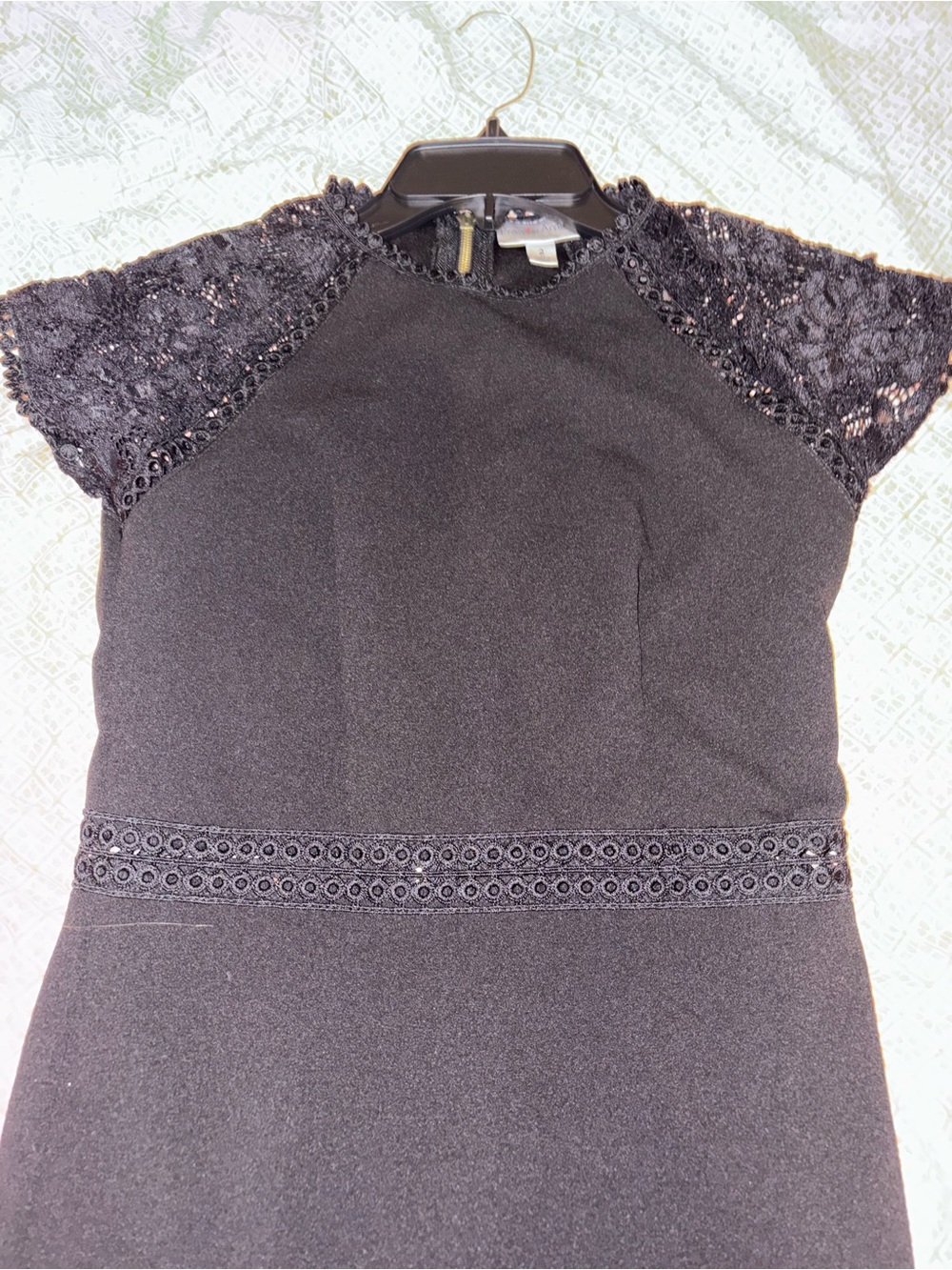 Elegant Black Lace-Sleeve Midi Dress